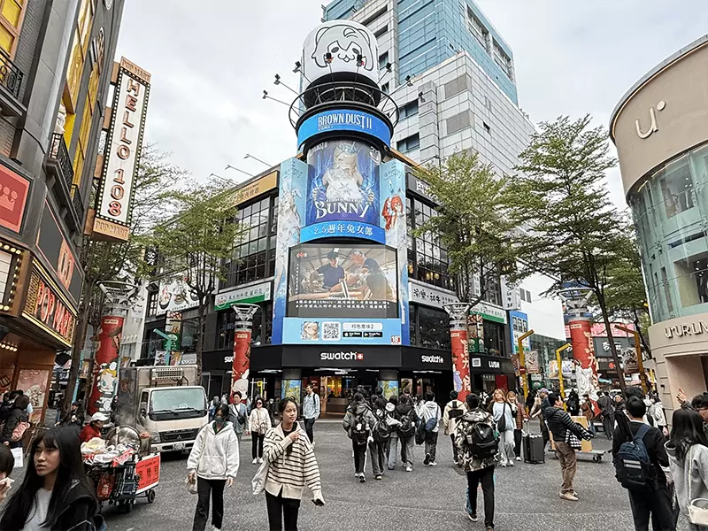 全新環繞音響 × 高解析電視牆|西門町六號廣場大公開 ✨ 全新環繞音響 × 高解析電視牆|西門町六號廣場大公開 ✨